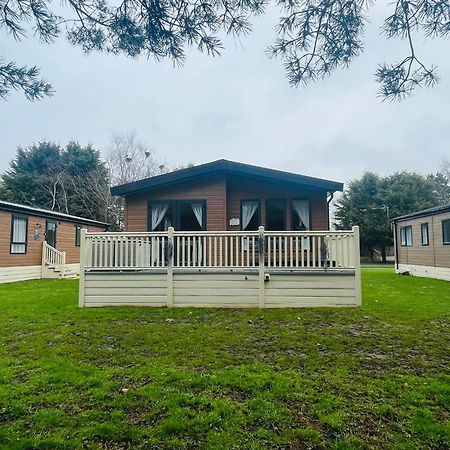 יורק Lucky Lodge With Hot Tub מראה חיצוני תמונה